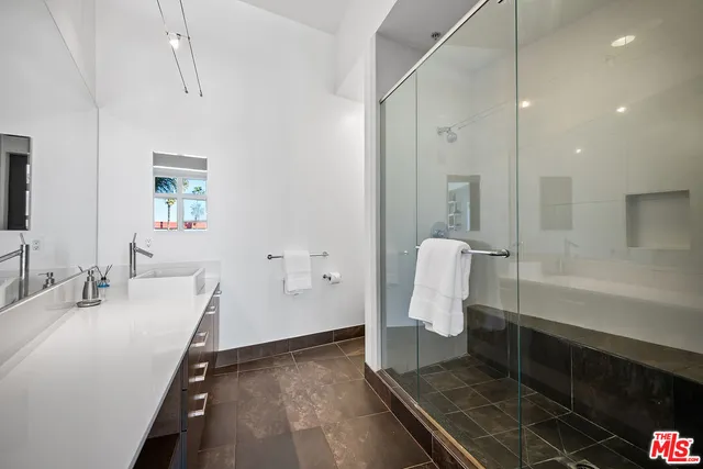 $1,099,000 | 13320 Beach Avenue, Unit 304, Marina del Rey, CA 90292