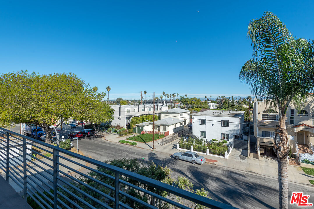 13320 Beach Avenue, Unit 304 Marina del Rey, CA 90292 - Photo 18 of 25 a view of a terrace with sitting area