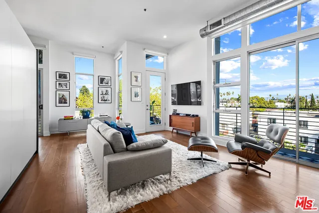 $1,099,000 | 13320 Beach Avenue, Unit 304, Marina del Rey, CA 90292