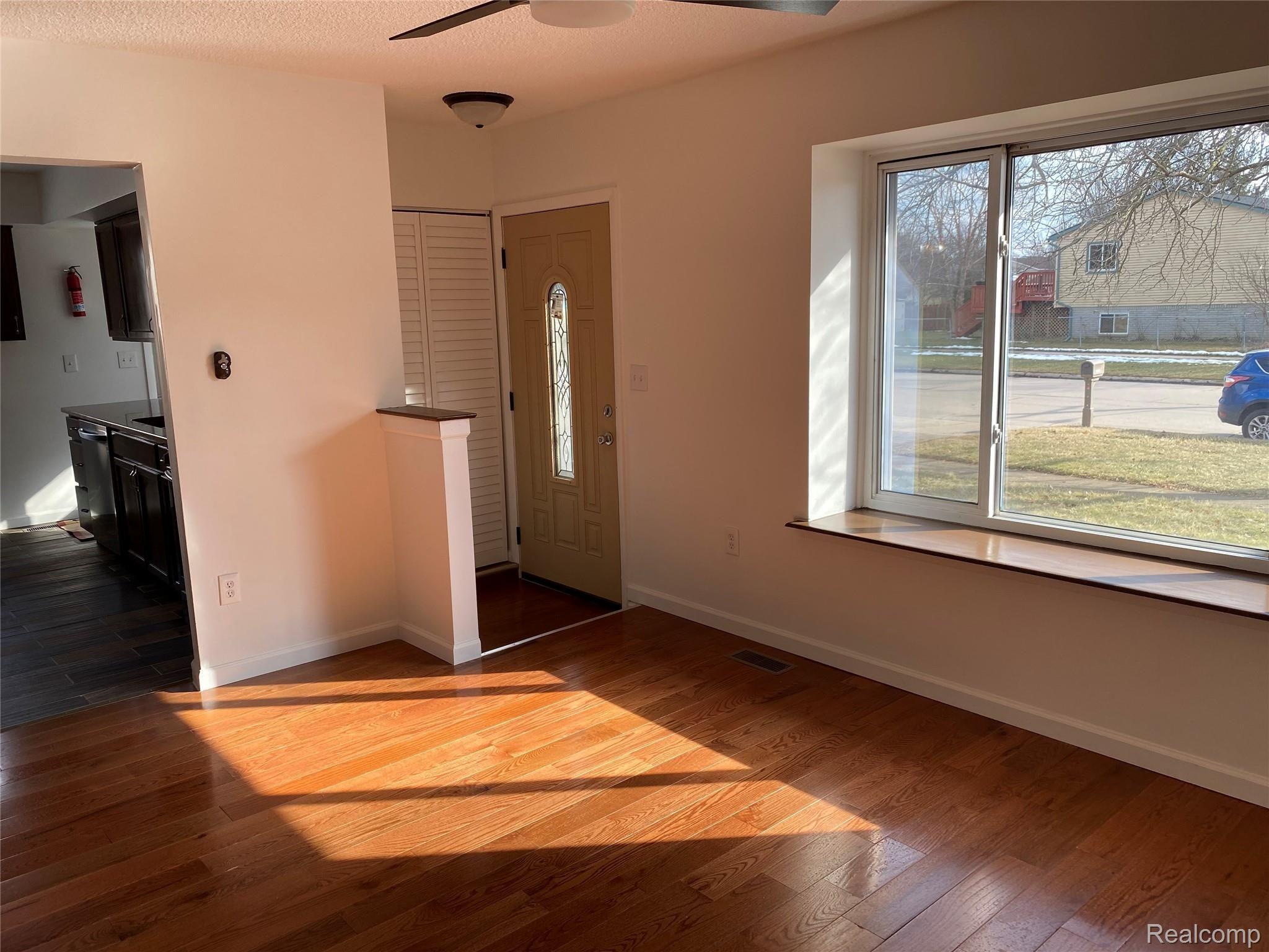 15966 Culpepper Road Rockwood, MI 48173 - Photo 7 of 22 IMG_4696.jpg
