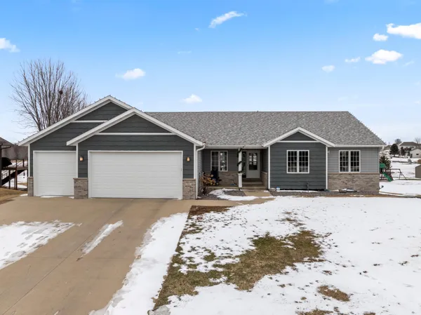 $519,000 | 701 Carnoustie Place Southeast, Pine Island, MN 55963