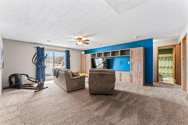 $519,000 | 701 Carnoustie Place Southeast, Pine Island, MN 55963