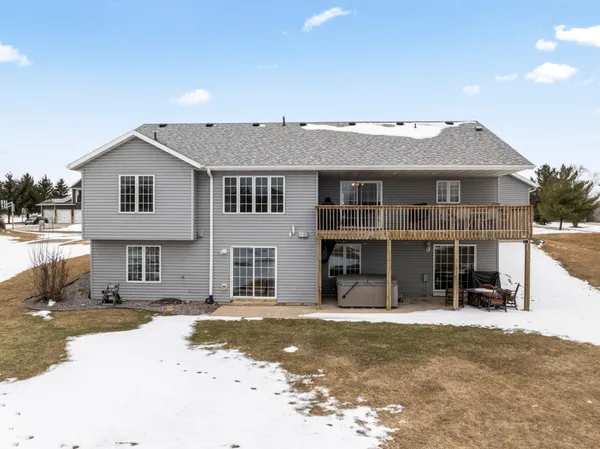 $519,000 | 701 Carnoustie Place Southeast, Pine Island, MN 55963