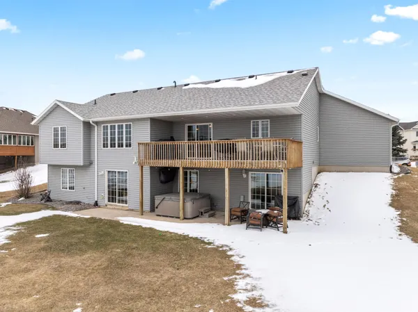 $519,000 | 701 Carnoustie Place Southeast, Pine Island, MN 55963