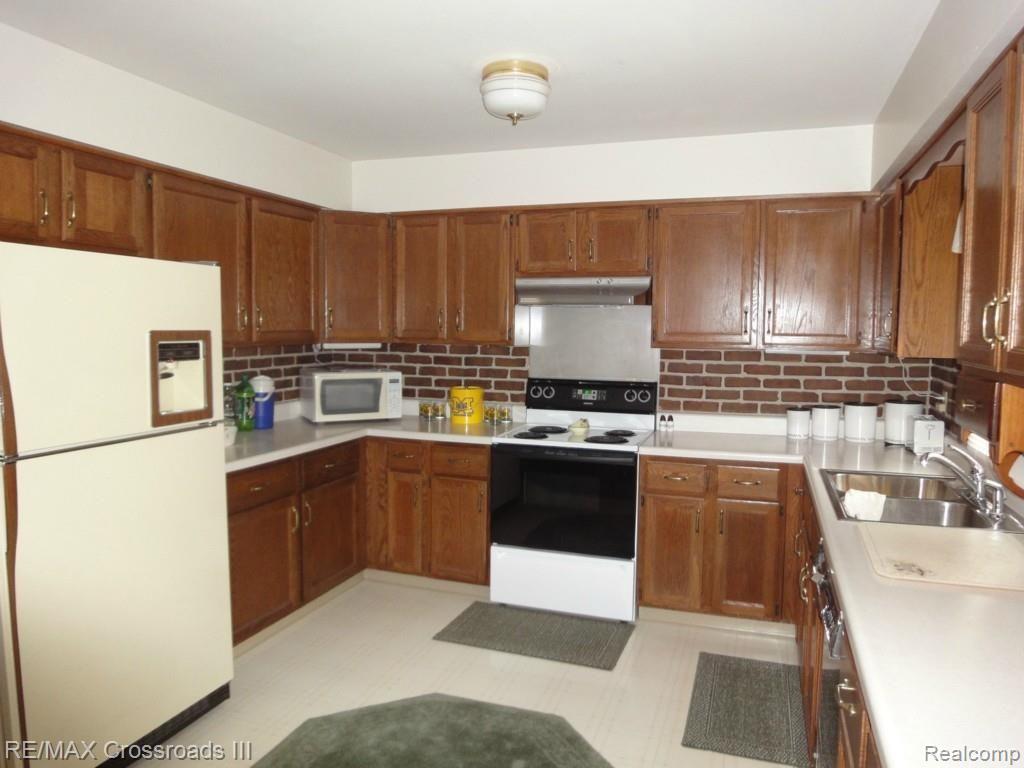14488 Grafton Road Carleton, MI 48117 - Photo 2 of 13 KITCHEN.jpg