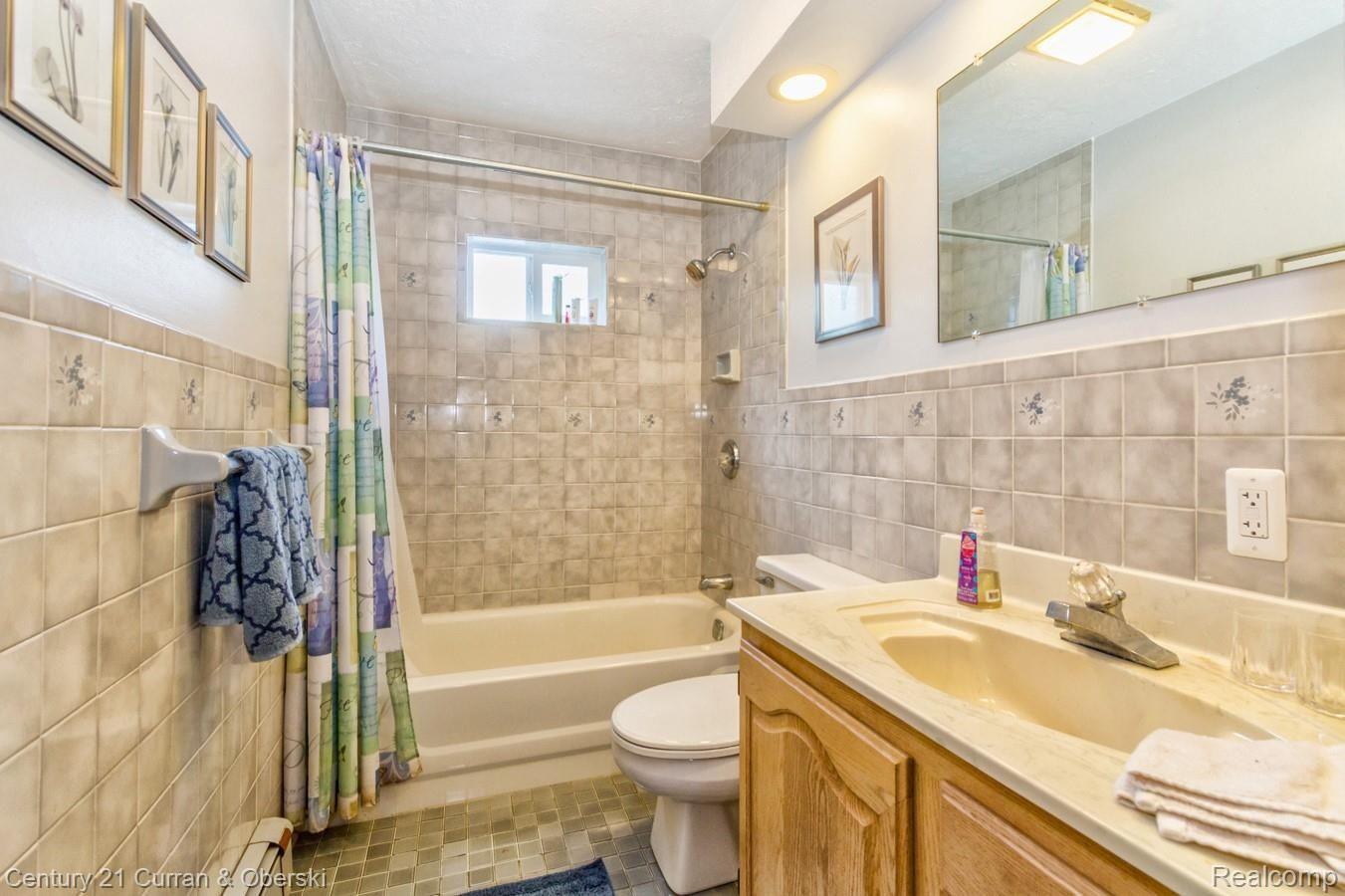 601 North Lotz Road Canton, MI 48187 - Photo 14 of 32 14.jpg