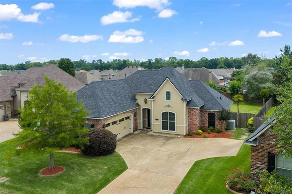 $2,400 | 407 Carnaby Court, Bossier City, LA 71111