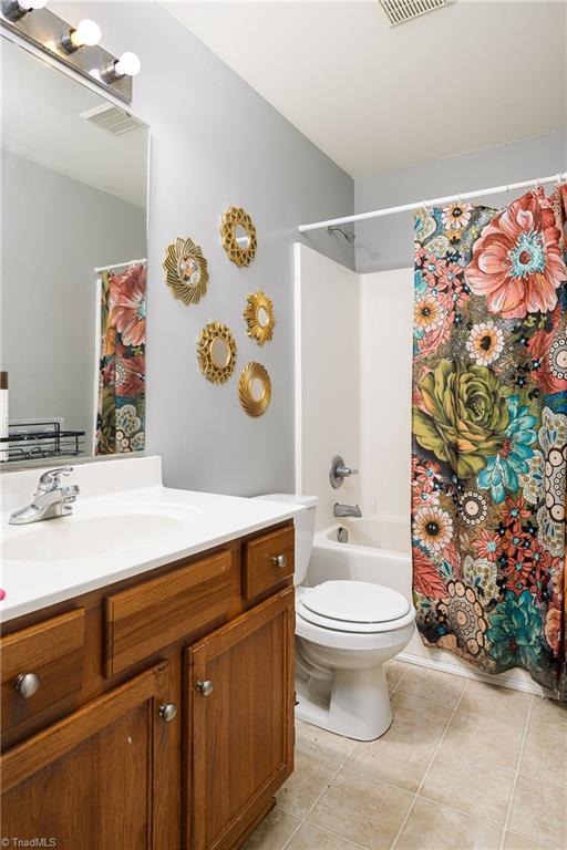 135 Winding Creek Road Mocksville, NC 27028 - Photo 15 of 32 Full bath in the hallway
