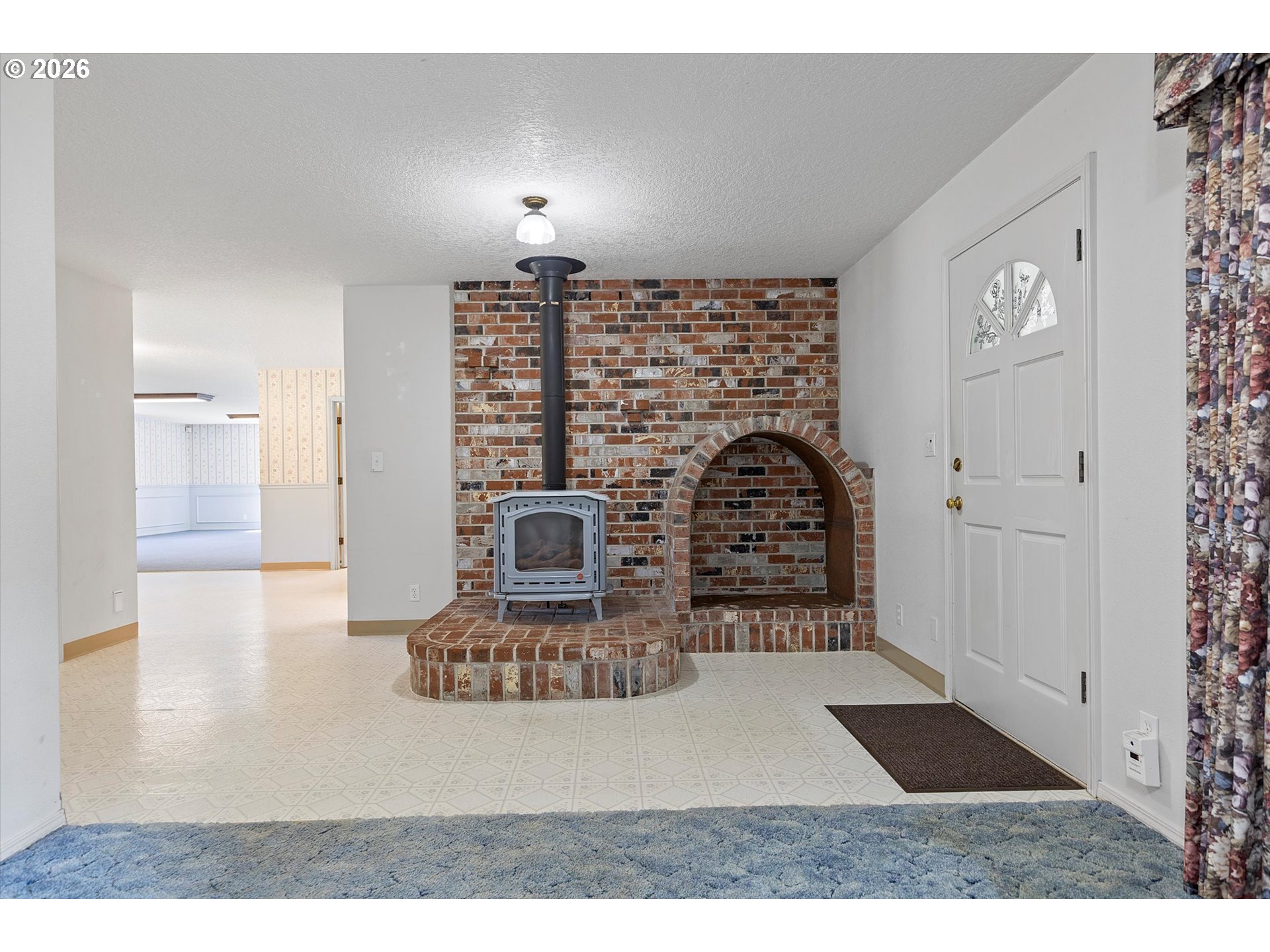 339 Northeast South Shore Road Portland, OR 97211 - Photo 5 of 48 Gallery Image 5