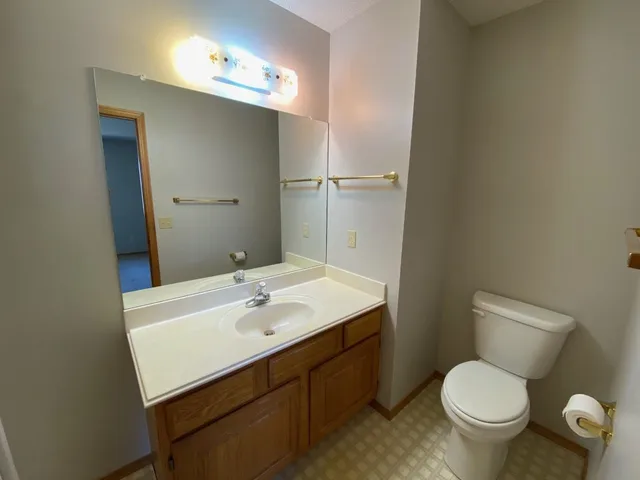 $220,000 | 810 Lakepoint Drive, Augusta, KS 67010