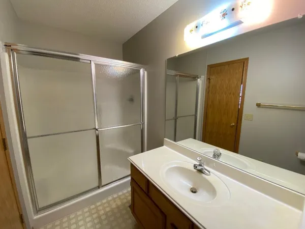 $220,000 | 810 Lakepoint Drive, Augusta, KS 67010