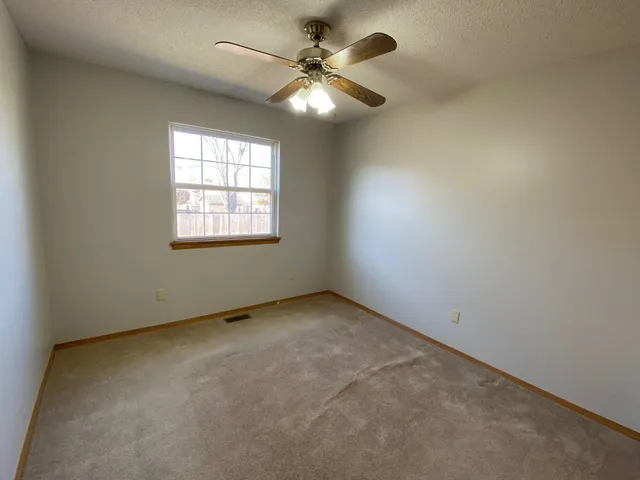 $220,000 | 810 Lakepoint Drive, Augusta, KS 67010