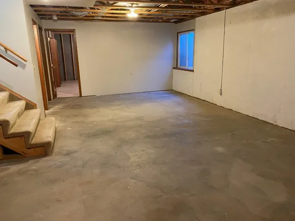 $220,000 | 810 Lakepoint Drive, Augusta, KS 67010