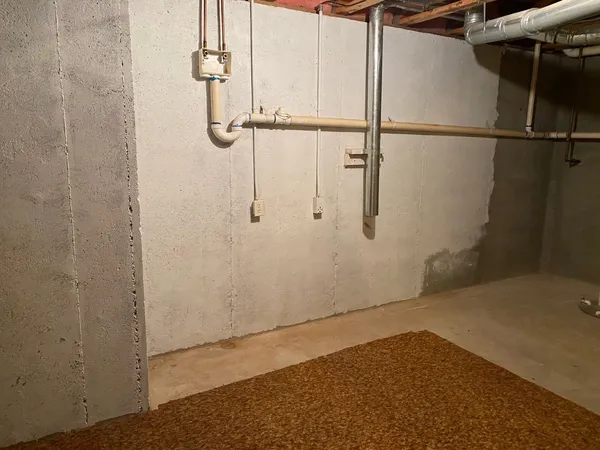 $220,000 | 810 Lakepoint Drive, Augusta, KS 67010