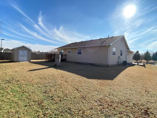 $220,000 | 810 Lakepoint Drive, Augusta, KS 67010
