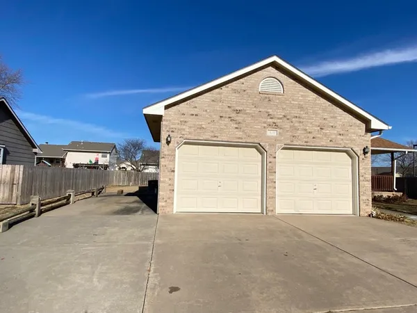 $220,000 | 810 Lakepoint Drive, Augusta, KS 67010
