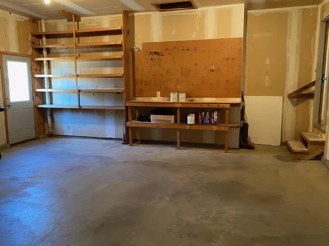 $220,000 | 810 Lakepoint Drive, Augusta, KS 67010