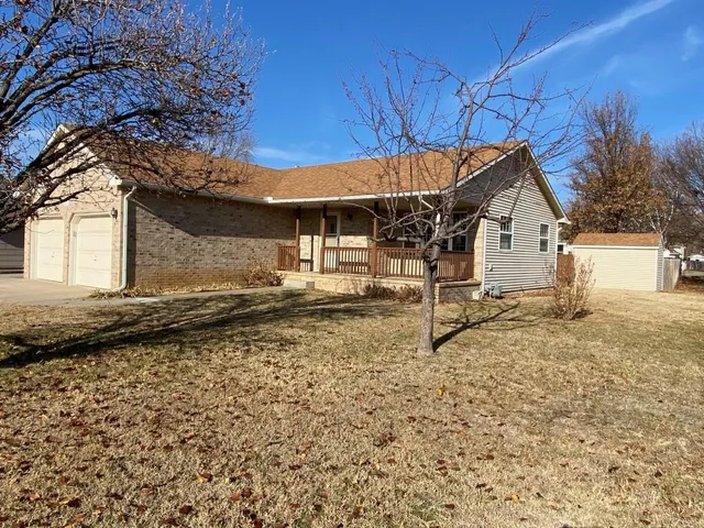 $220,000 | 810 Lakepoint Drive, Augusta, KS 67010