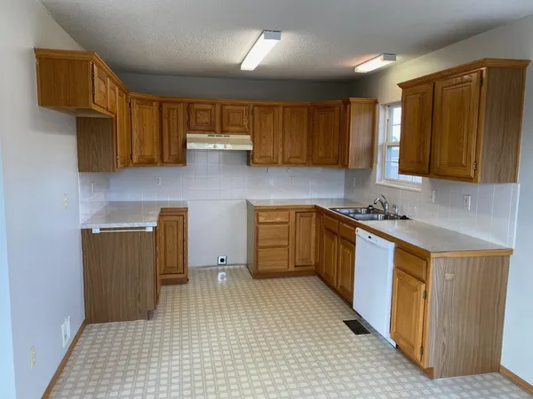 $220,000 | 810 Lakepoint Drive, Augusta, KS 67010