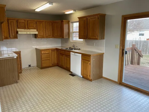 $220,000 | 810 Lakepoint Drive, Augusta, KS 67010