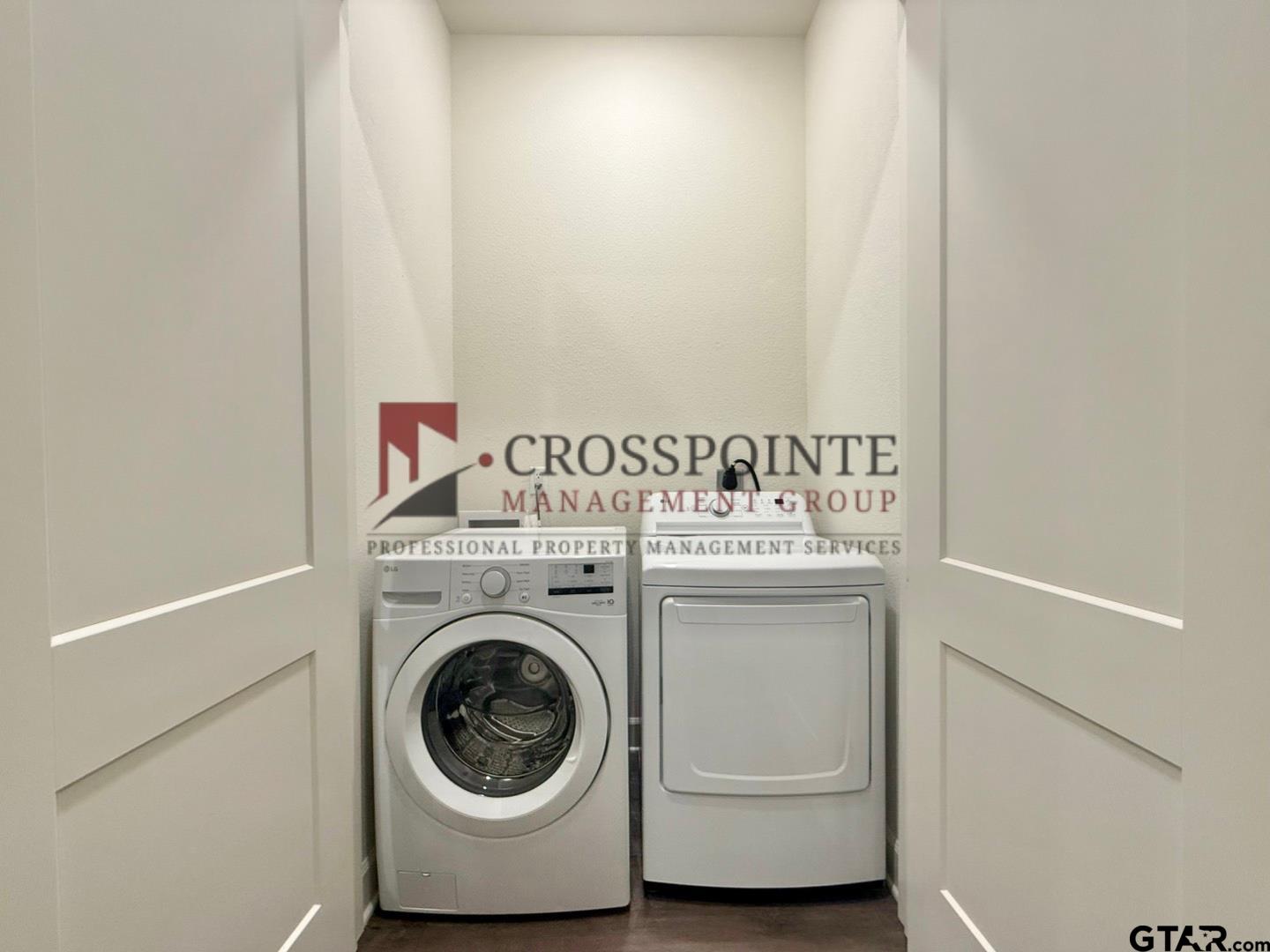 548 West Erwin Street Tyler, TX 75702 - Photo 21 of 27 a utility room with dryer and washer