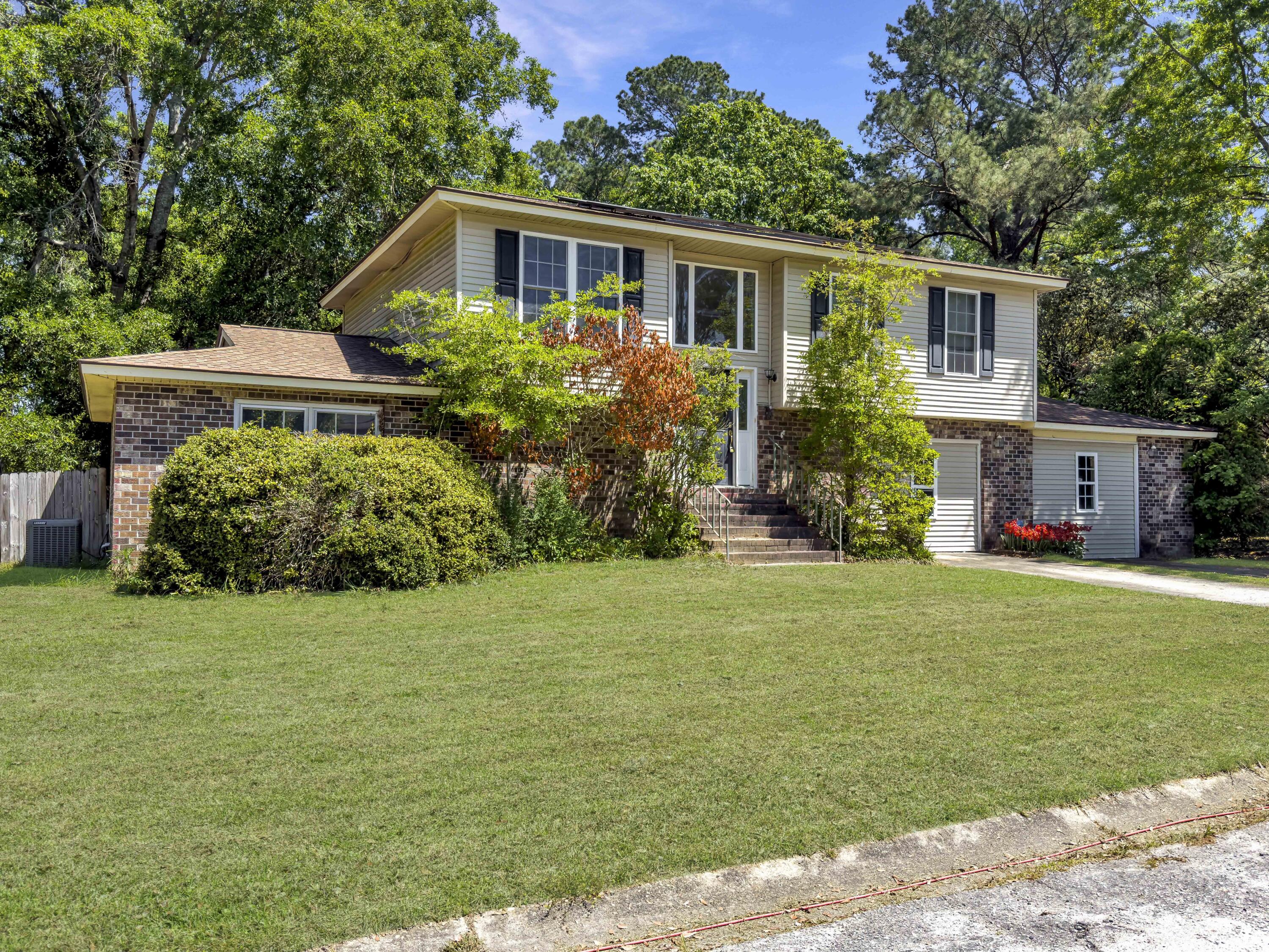 210 Kent Court Ladson, SC 29456 - Photo 2 of 12 IMG_8724