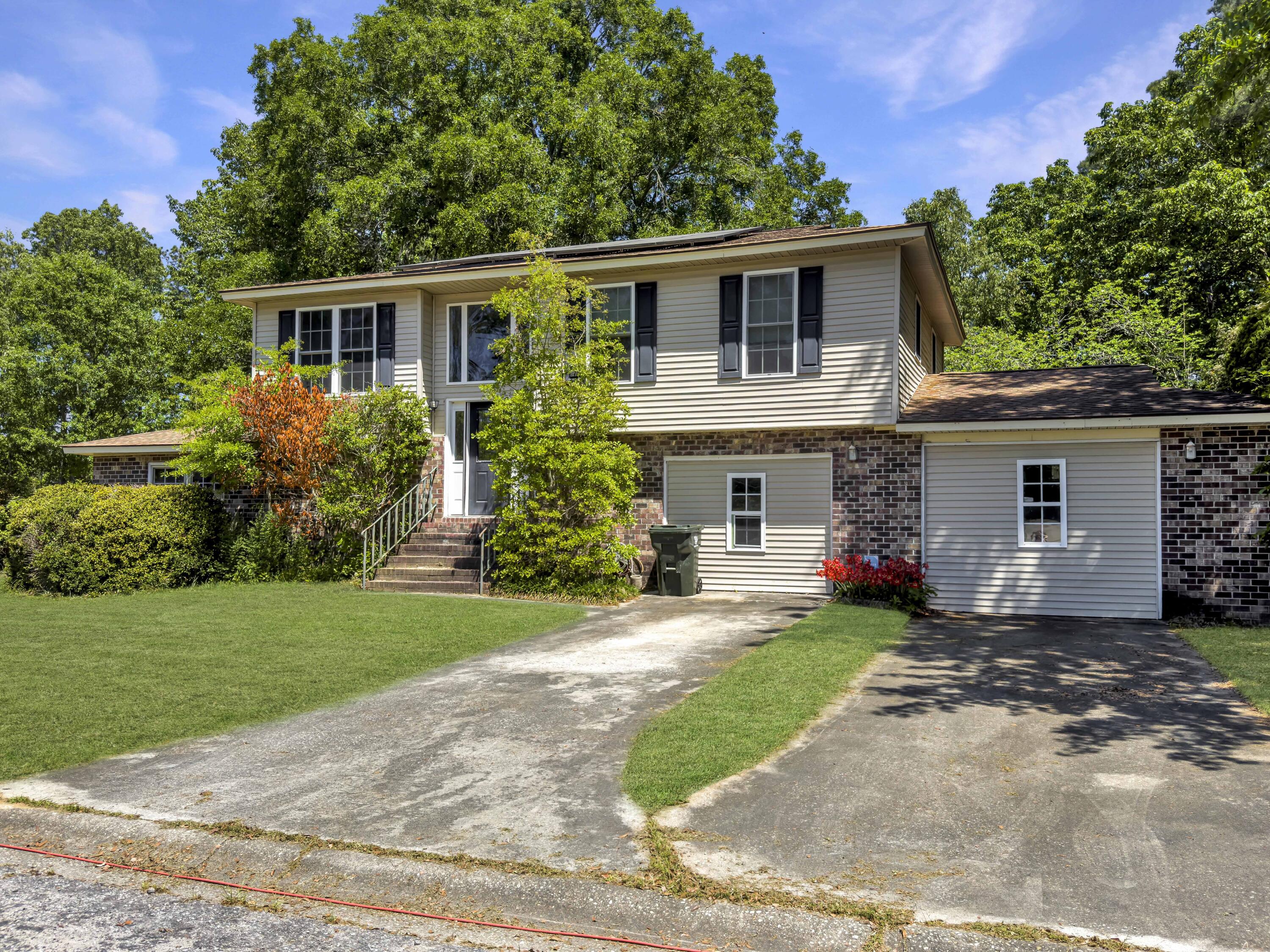 210 Kent Court Ladson, SC 29456 - Photo 3 of 12 IMG_8726