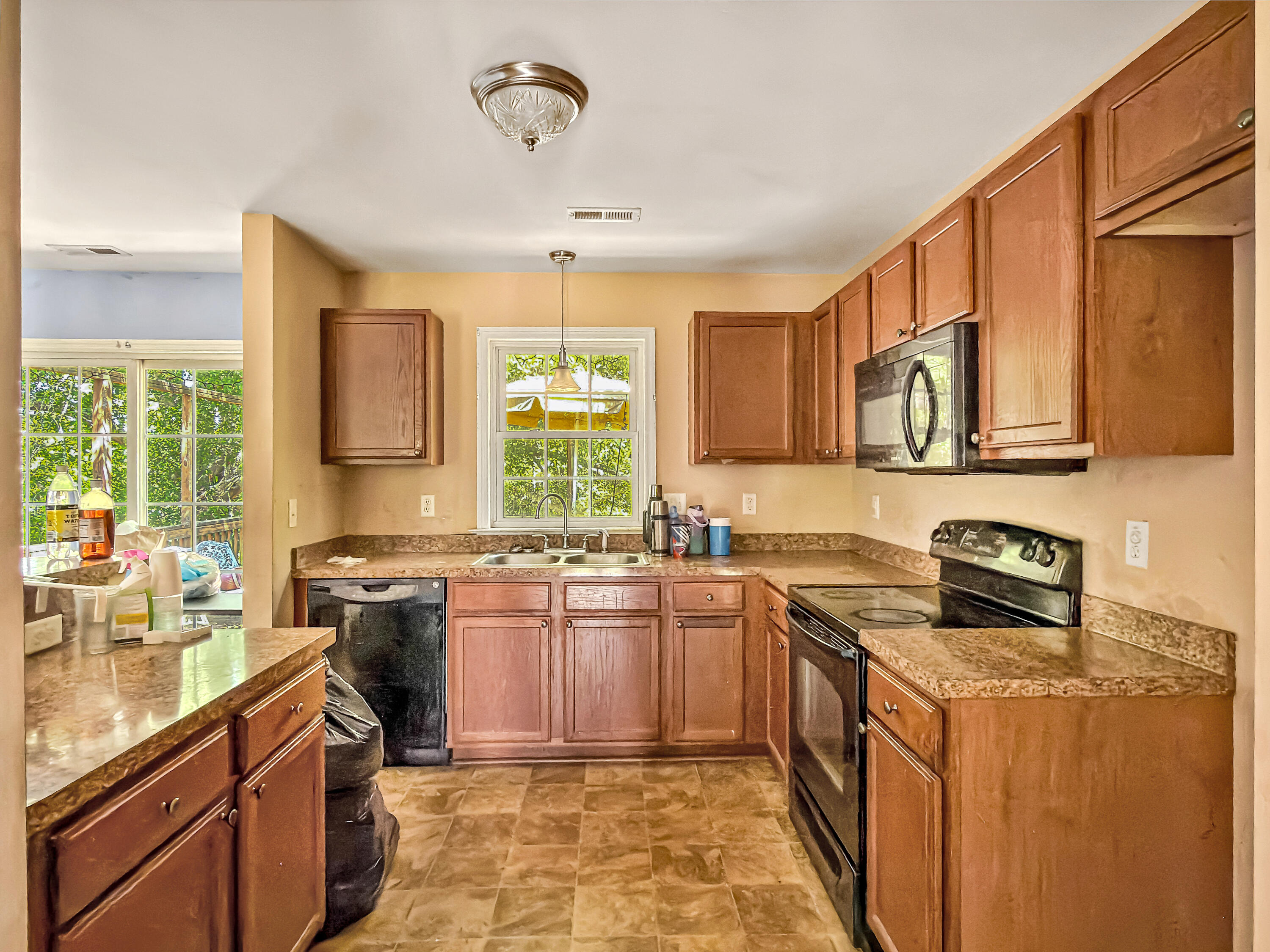 210 Kent Court Ladson, SC 29456 - Photo 5 of 12 Photo Apr 12 2026, 2 11 25 PM