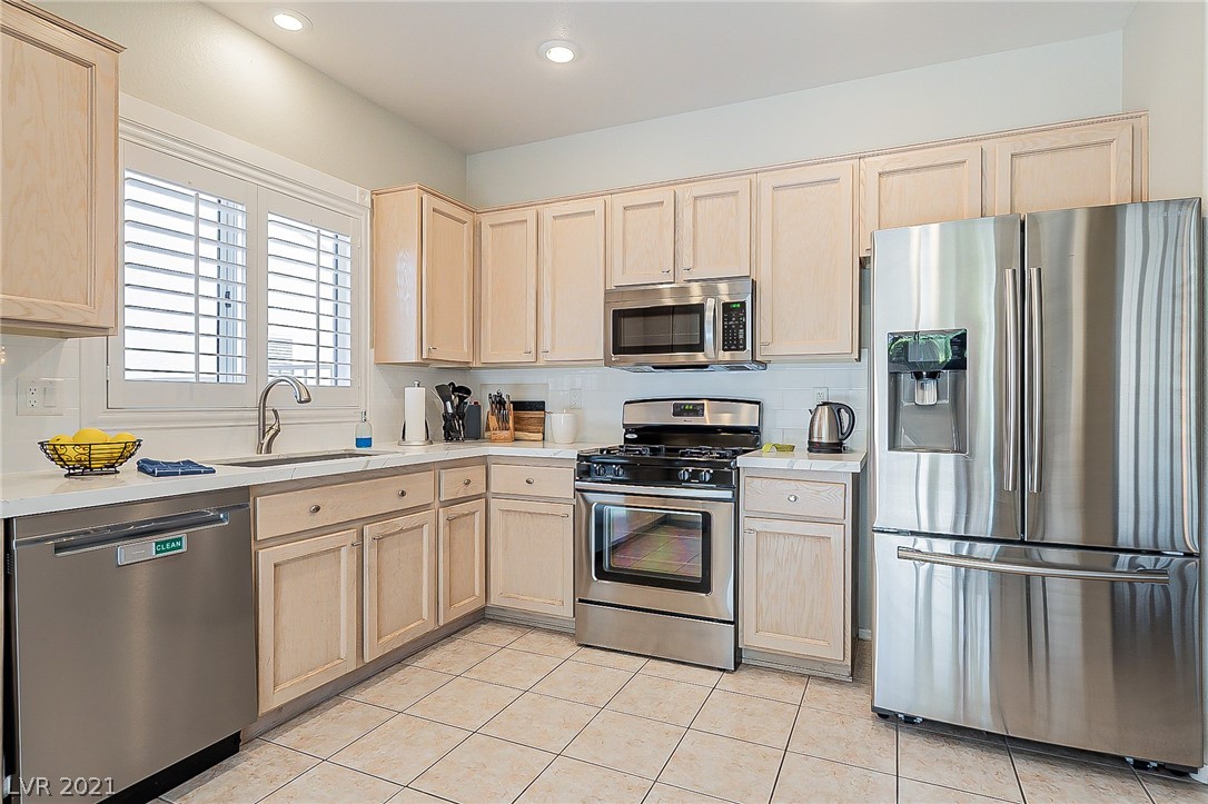 2557 Shellsburg Avenue Henderson, NV 89052 - Photo 12 of 32