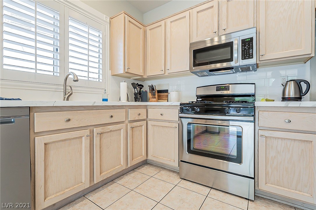 2557 Shellsburg Avenue Henderson, NV 89052 - Photo 14 of 32