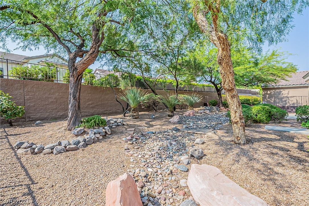 2557 Shellsburg Avenue Henderson, NV 89052 - Photo 26 of 32