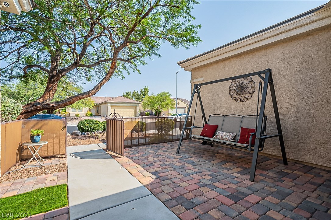 2557 Shellsburg Avenue Henderson, NV 89052 - Photo 3 of 32
