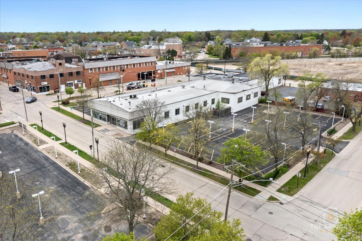 206 North Cook Street Barrington, IL 60010 - Photo 17 of 55 a view of a city