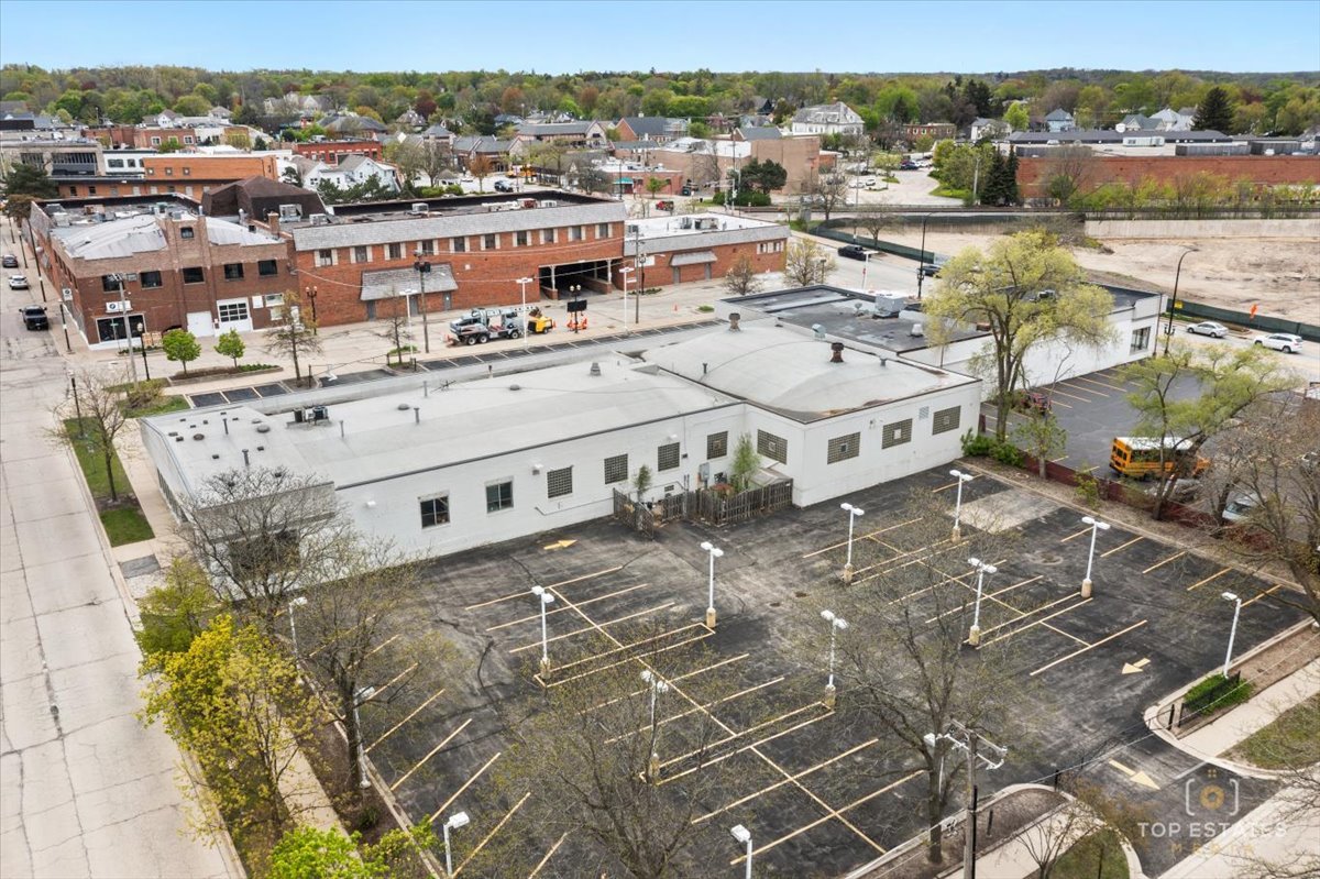 206 North Cook Street Barrington, IL 60010 - Photo 18 of 55 a view of a city from a terrace