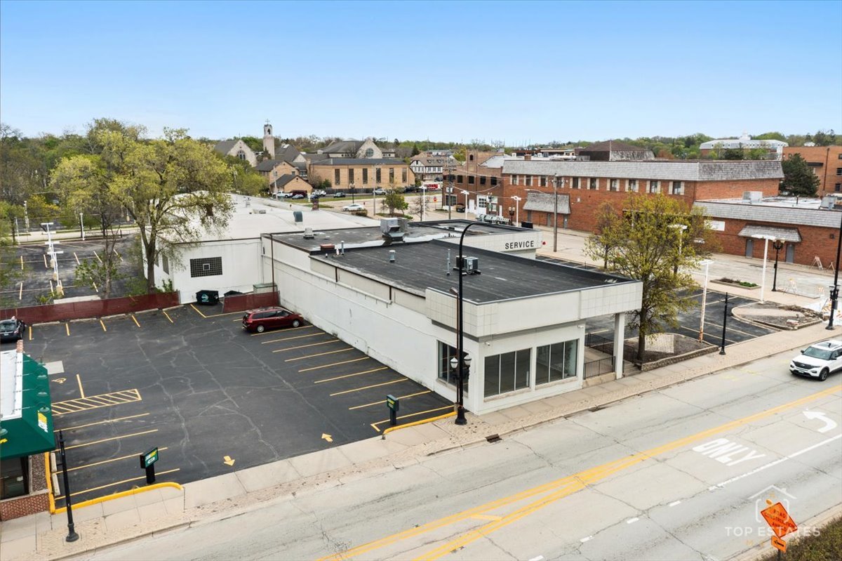 206 North Cook Street Barrington, IL 60010 - Photo 21 of 55 a view of a terrace with a city view