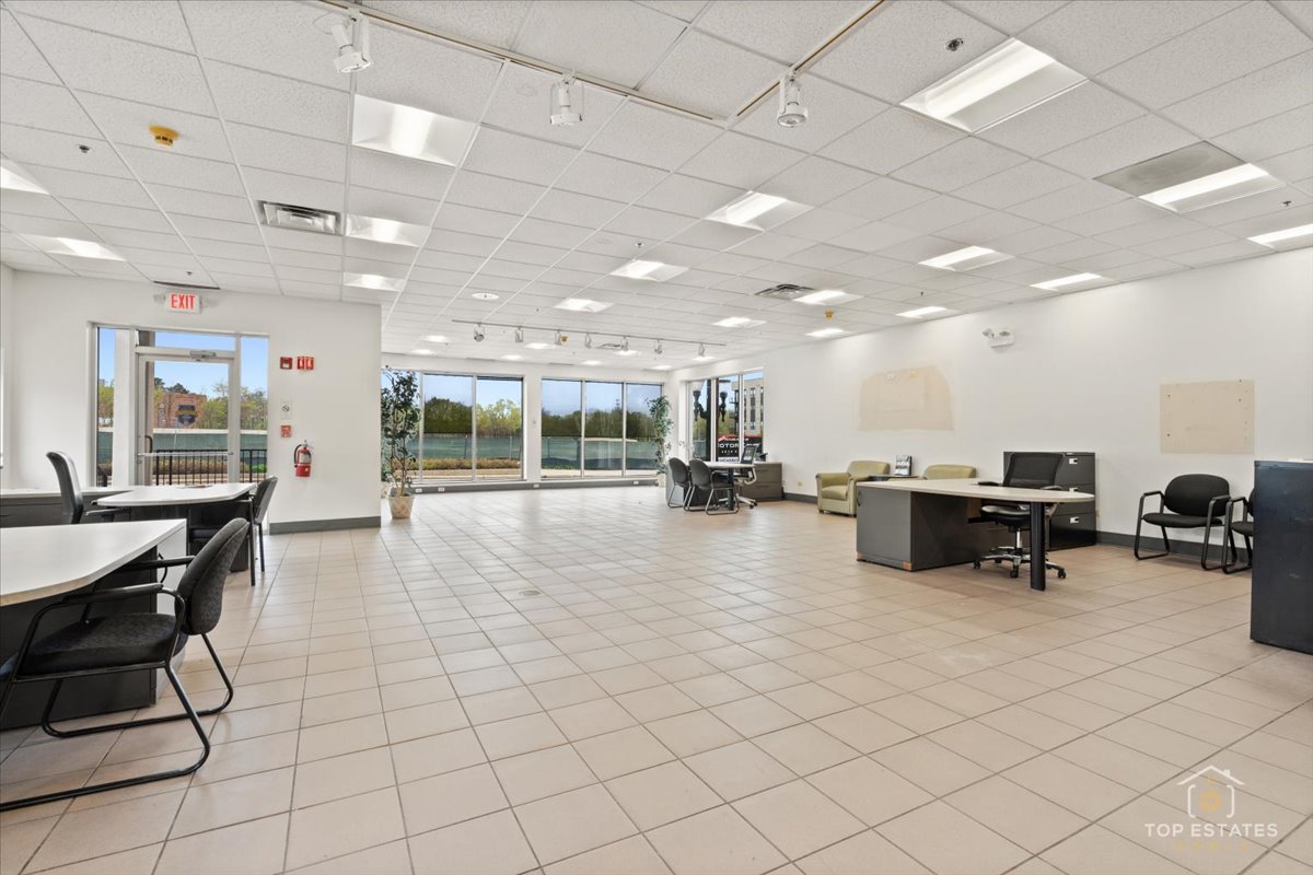 206 North Cook Street Barrington, IL 60010 - Photo 27 of 55 a lobby with furniture and a table