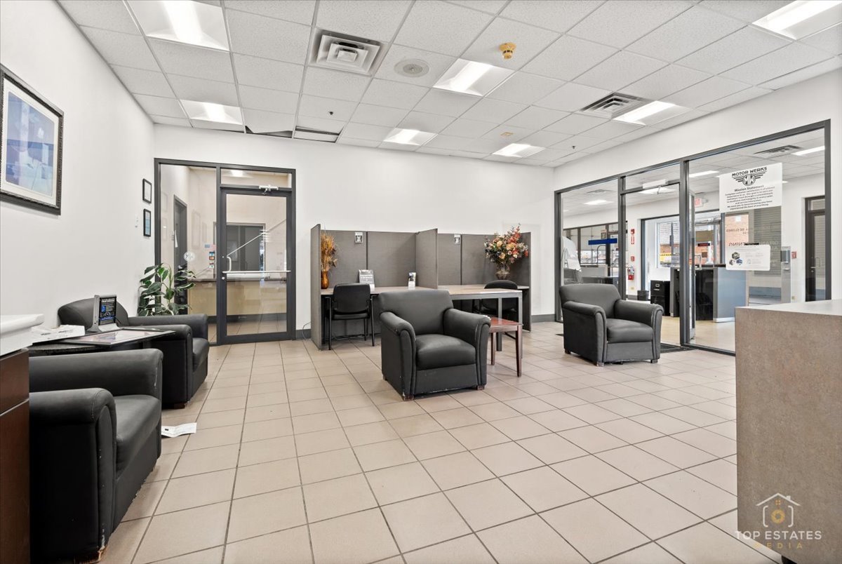 206 North Cook Street Barrington, IL 60010 - Photo 30 of 55 a living room with furniture and a flat screen tv