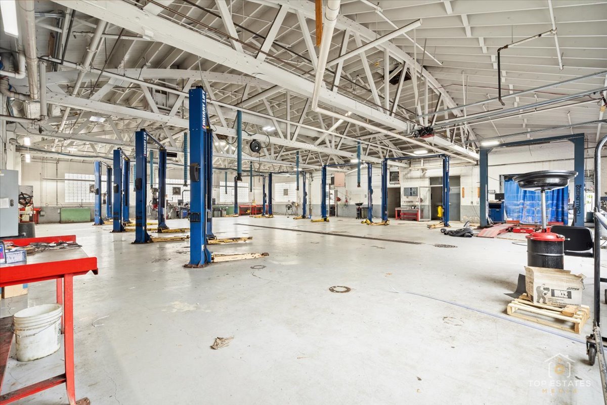206 North Cook Street Barrington, IL 60010 - Photo 35 of 55 a view of a room with gym equipment