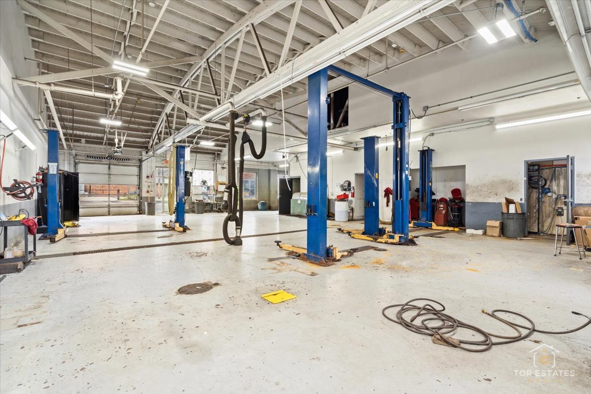 206 North Cook Street Barrington, IL 60010 - Photo 37 of 55 a view of a room with gym equipment