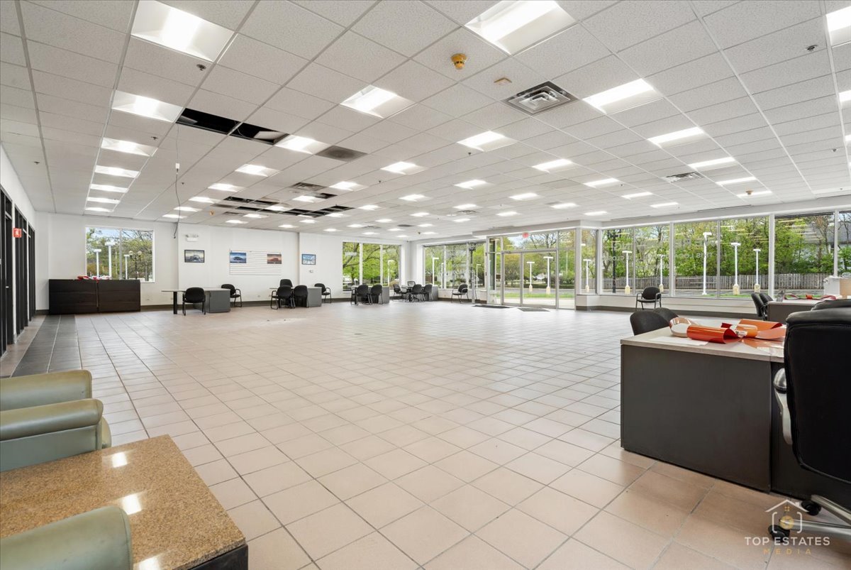 206 North Cook Street Barrington, IL 60010 - Photo 38 of 55 a living room with furniture
