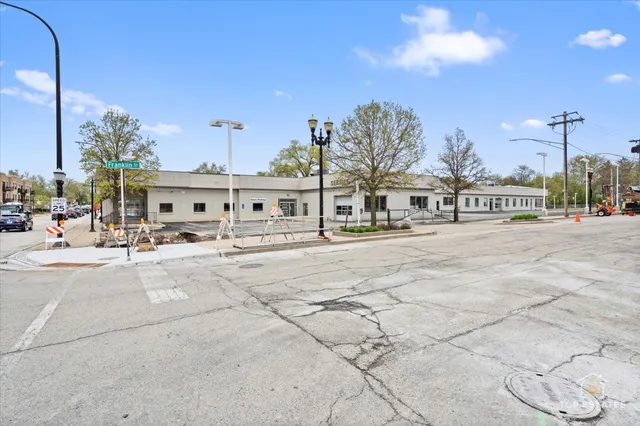 $4,250,000 | 206 North Cook Street, Barrington, IL 60010