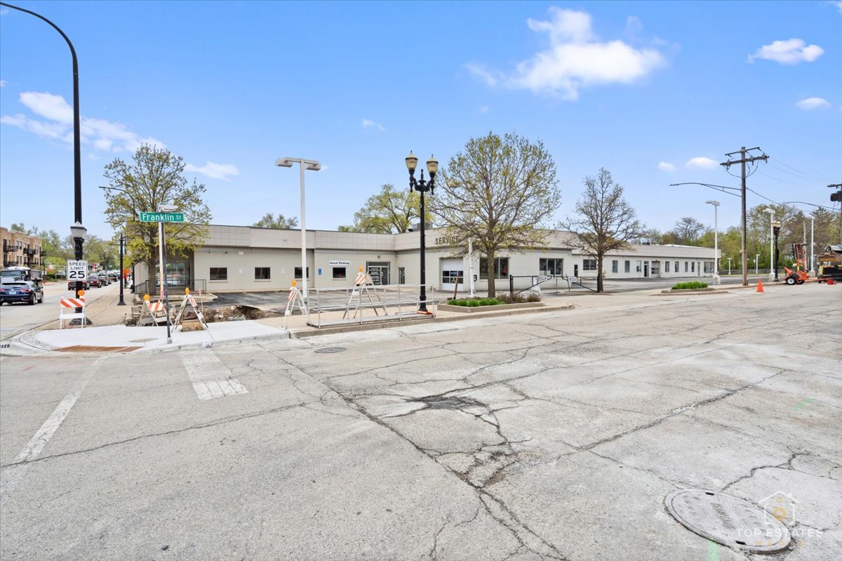 206 North Cook Street Barrington, IL 60010 - Photo 53 of 55 a view of a building