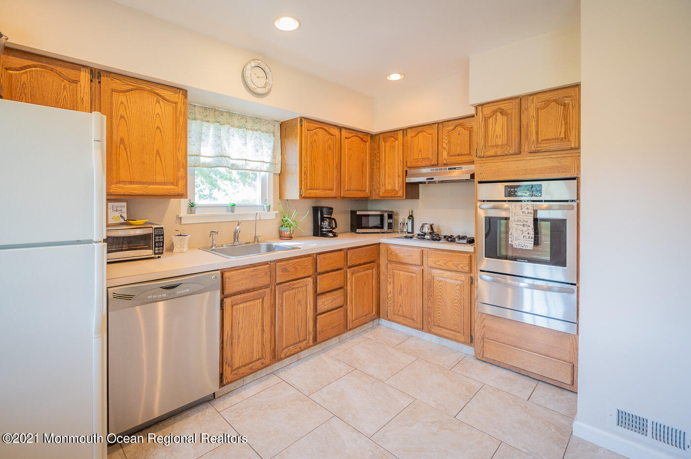 11 Mayfair Road Holmdel, NJ 07733 - Photo 12 of 28 kitchen3