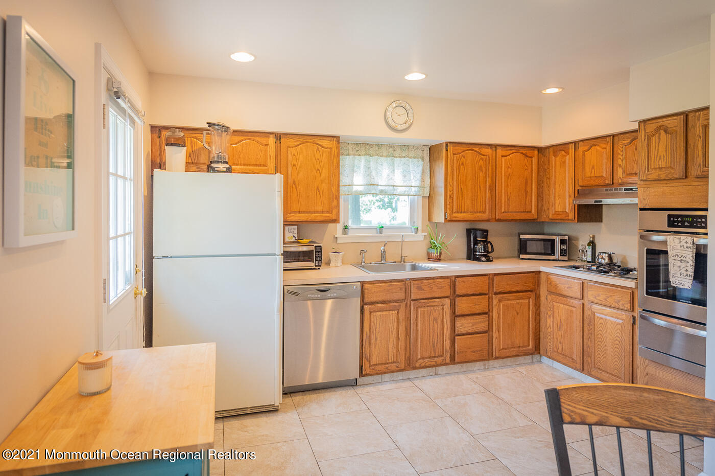 11 Mayfair Road Holmdel, NJ 07733 - Photo 13 of 28 kitchen2