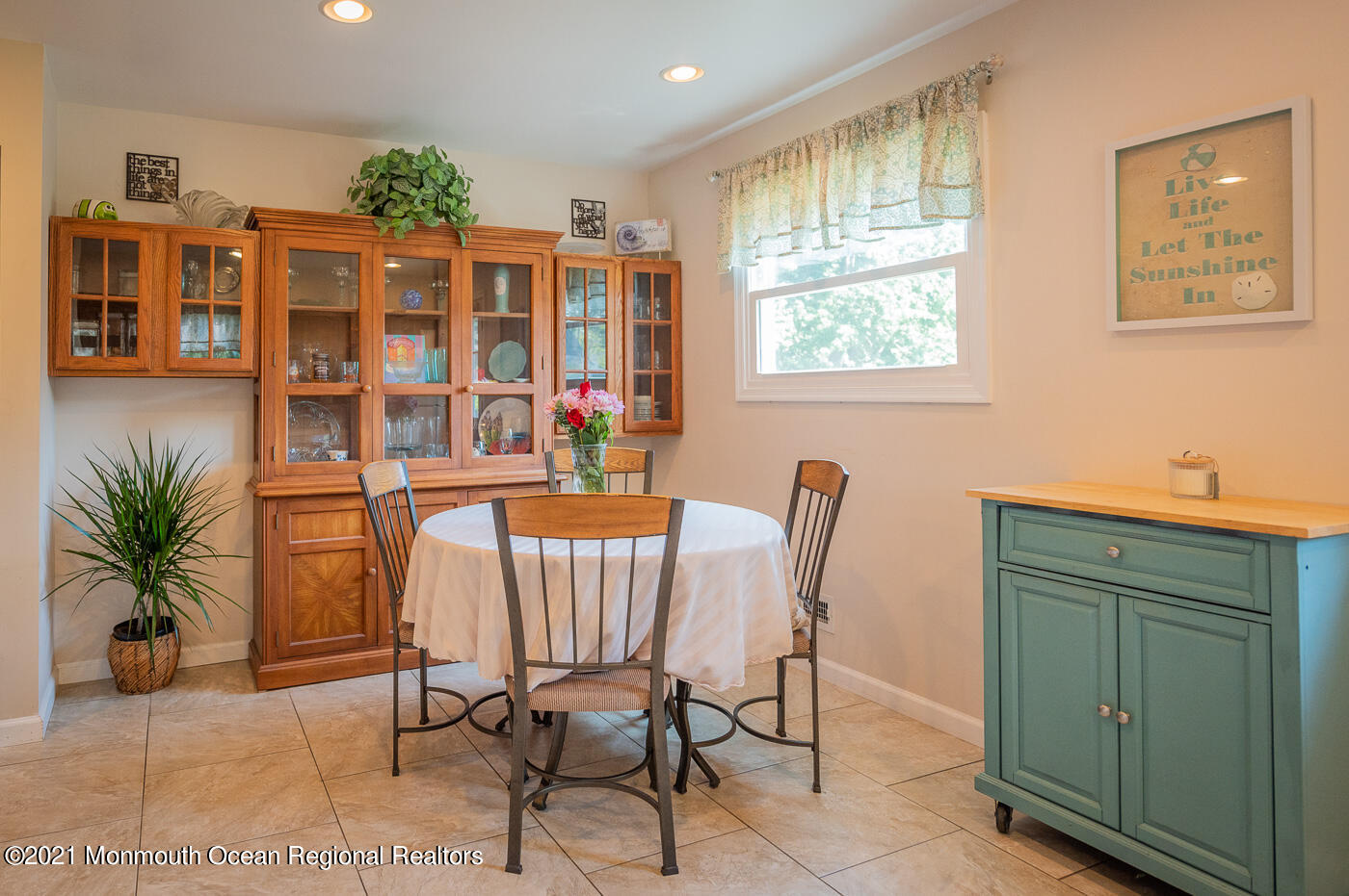 11 Mayfair Road Holmdel, NJ 07733 - Photo 15 of 28 Dinette