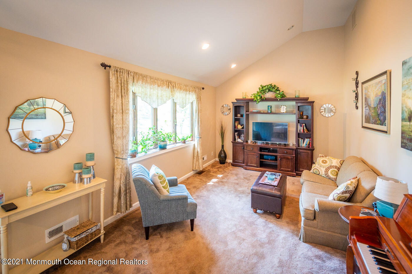 11 Mayfair Road Holmdel, NJ 07733 - Photo 7 of 28 LR2
