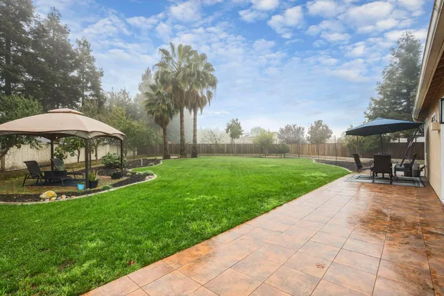 a view of yard with entertaining space