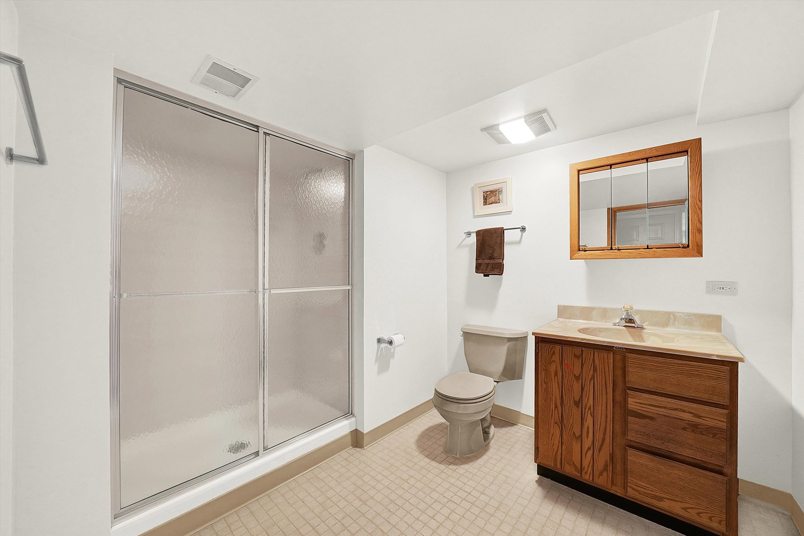 129 Sunset Ridge Road Willowbrook, IL 60527 - Photo 41 of 45 a bathroom with a toilet a sink and shower