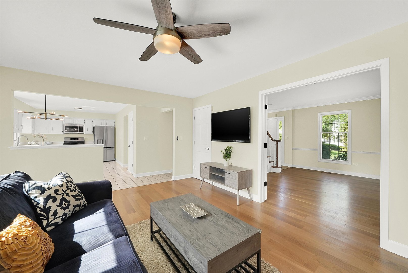 129 Sunset Ridge Road Willowbrook, IL 60527 - Photo 10 of 45 a living room with furniture and a flat screen tv