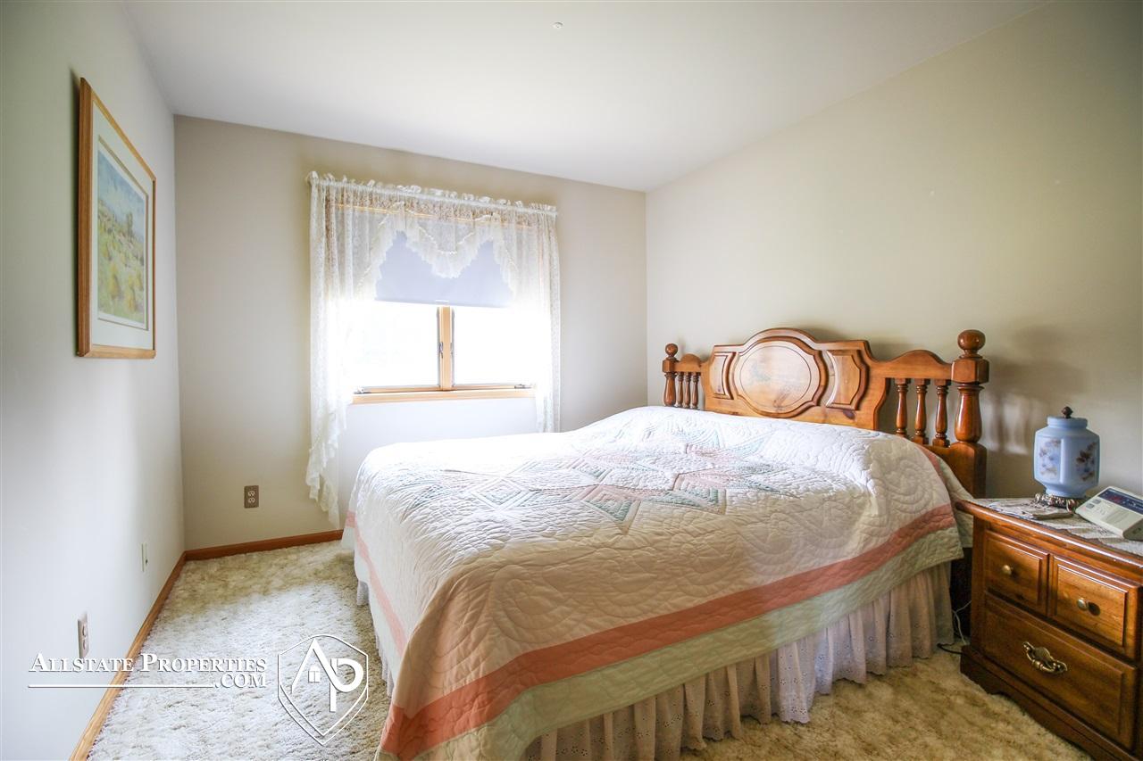 5066 East Carpenter Road Flint, MI 48506 - Photo 10 of 22 21493021-9.JPG